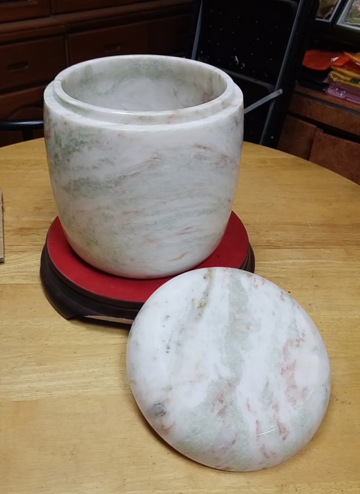 岫岩玉壽罐內部與蓋面紋理